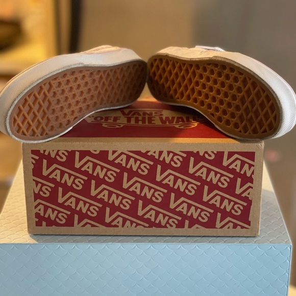 Blue and pink suede Vans girls size 11 like new. Have original box - Picture 5 of 7